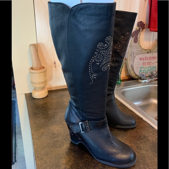 Skechers Shoes - 🌈 Sketchers Soho Labs boots